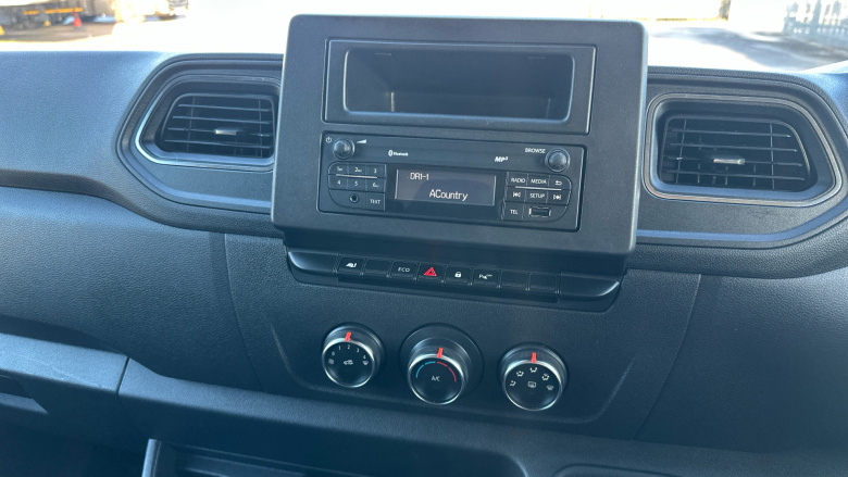 Renault Master Mwb Diesel Fwd MM35dCi 135 Business+ Medium Roof Van